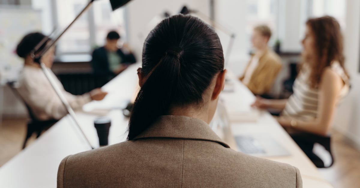 国外微信号：如何进行短信群发的妥当性管理